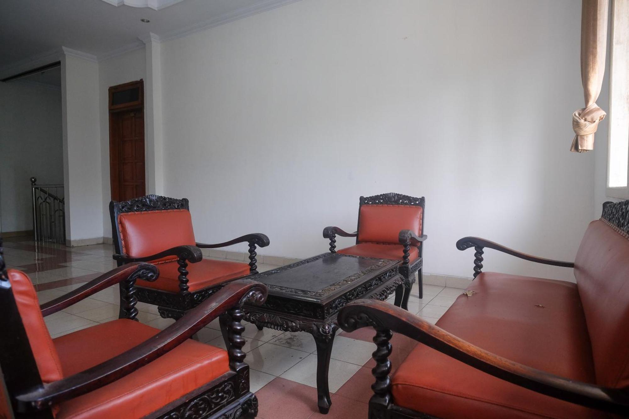 Urbanview Hotel Pondok Anggun Yogyakarta By Reddoorz Maguwo Exteriör bild