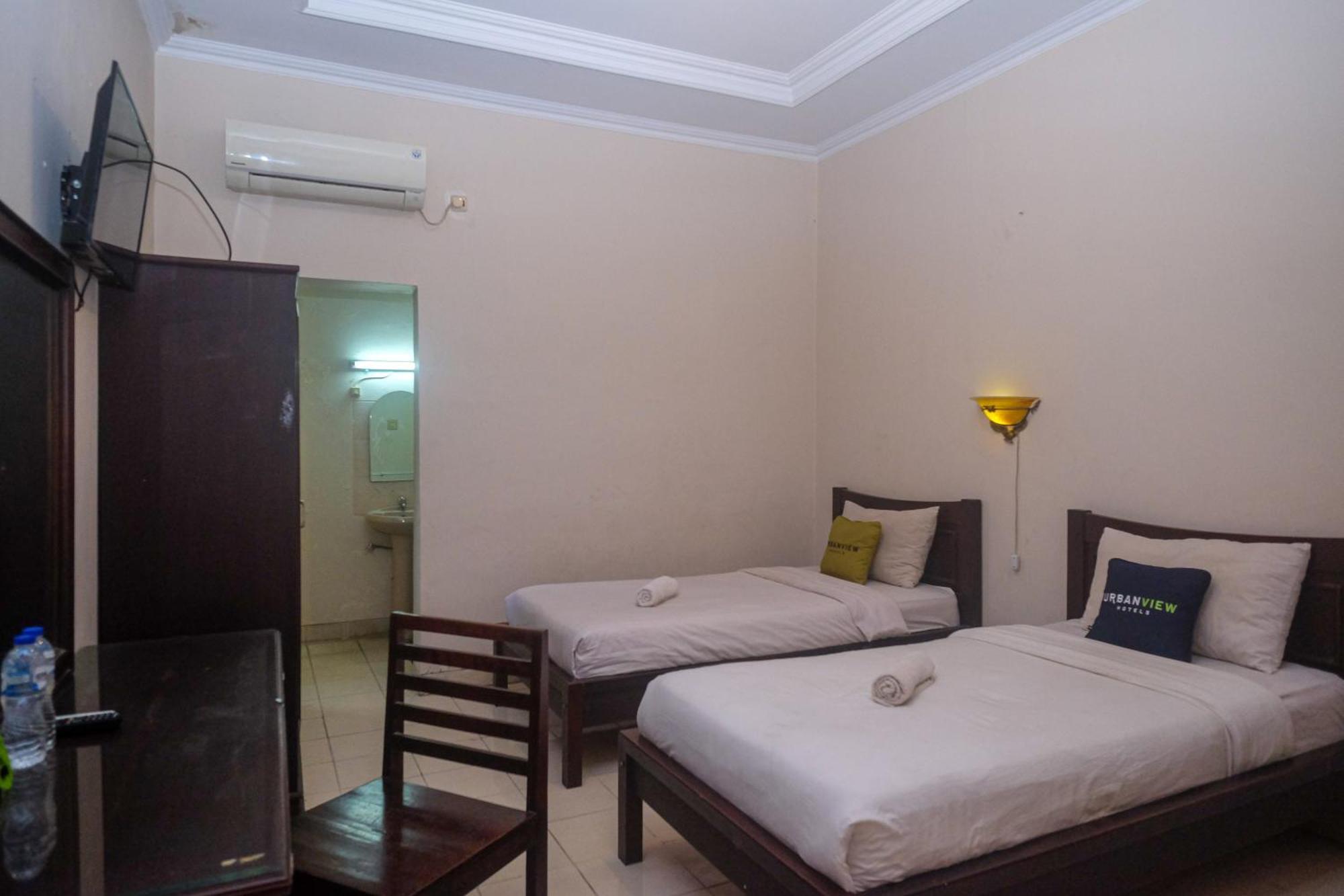 Urbanview Hotel Pondok Anggun Yogyakarta By Reddoorz Maguwo Exteriör bild