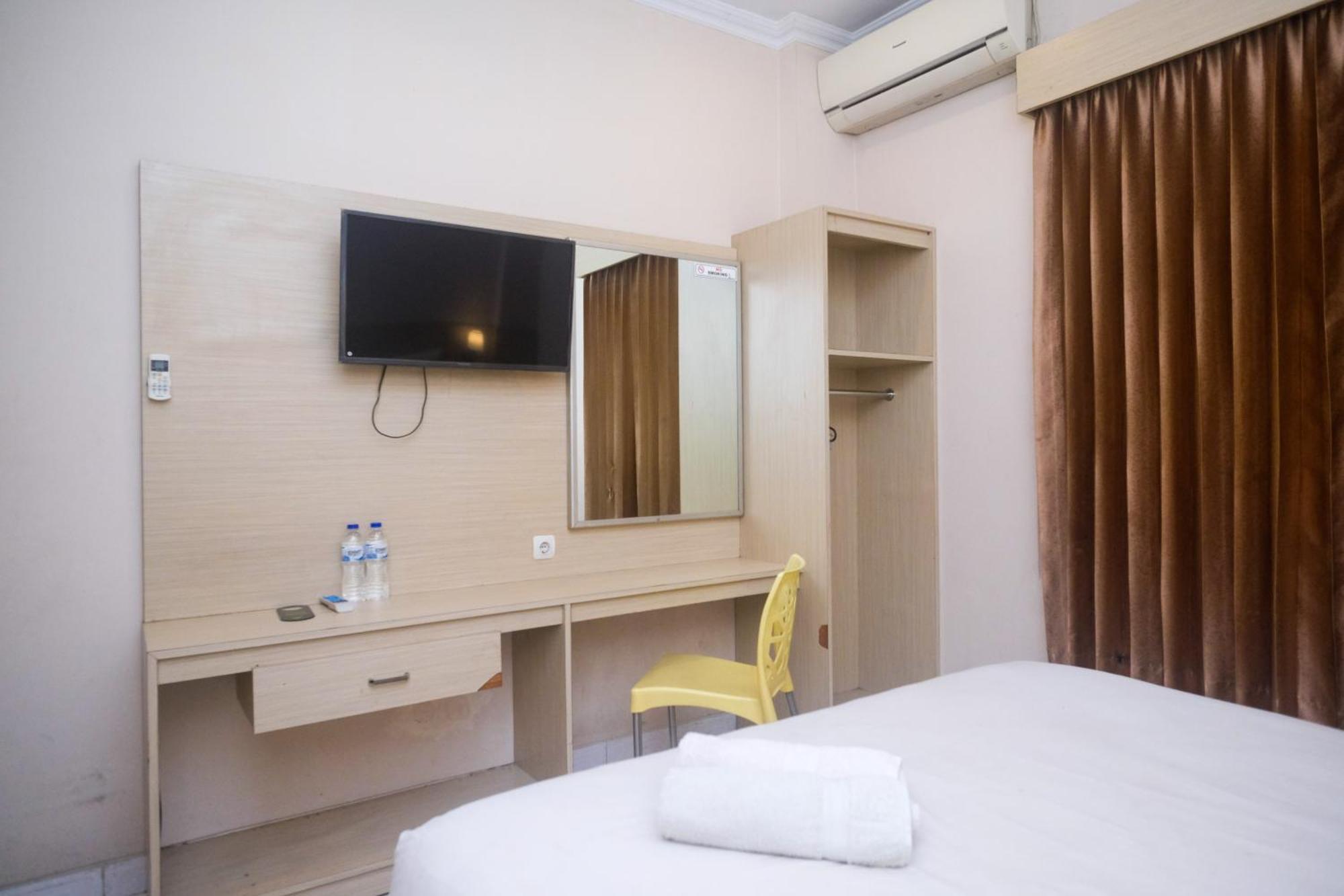 Urbanview Hotel Pondok Anggun Yogyakarta By Reddoorz Maguwo Exteriör bild
