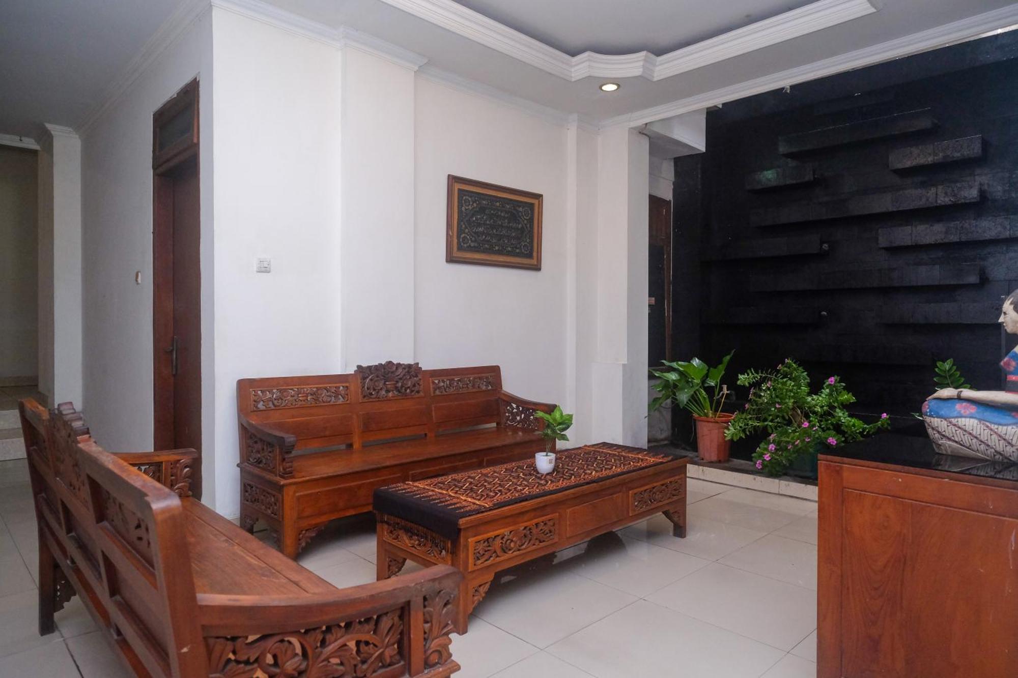 Urbanview Hotel Pondok Anggun Yogyakarta By Reddoorz Maguwo Exteriör bild